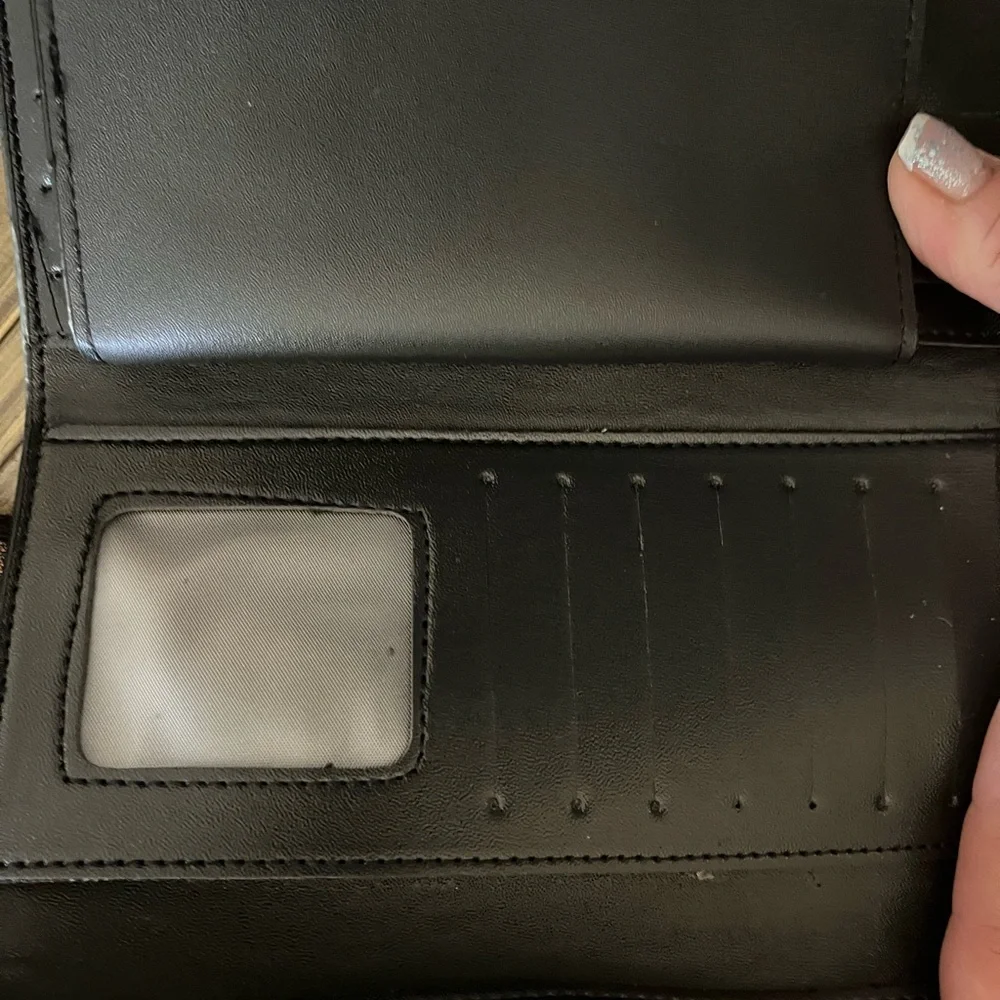 Fendi Two piece bundle wallet and bag and they are GORGEOUSSSS - Picture 4 of 16